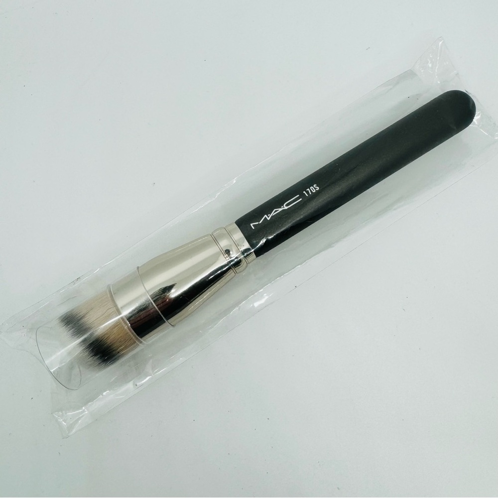 170S Mac Cosmetics Rounded Slant Brush Brand New Authentic - Picture 7 of 7